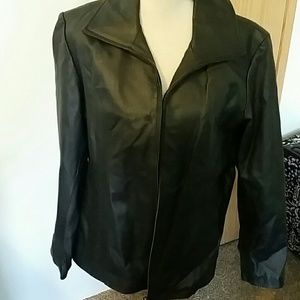 Women's short leather jacket